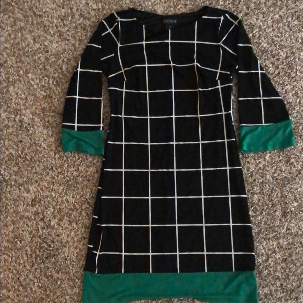 Enfocus studio shelf & contrast dress